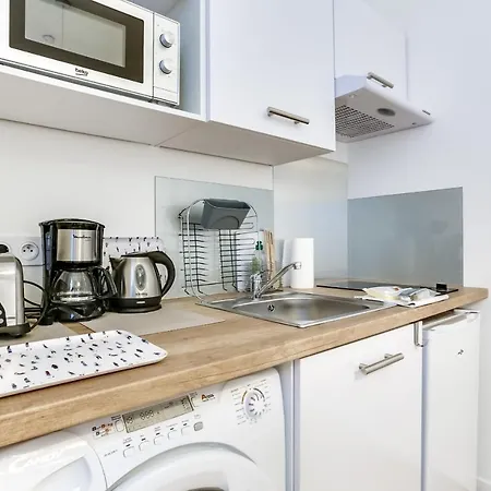 Immogroom - Renovated Studio - Modern - Wifi - Downtown Apartment *
